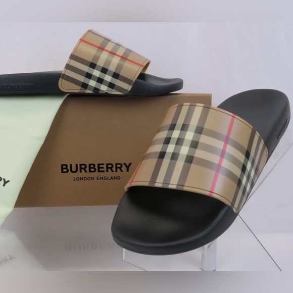 Burberry men’s check slides - Picture 1 of 3